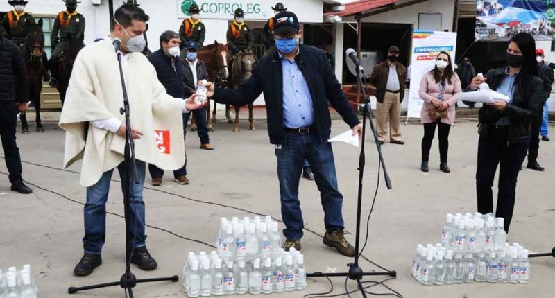 Entrega de Alcohol y Gel antibacterial a productores de Cundinamarca