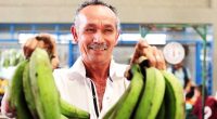 Pequeños productores en la mercatón.