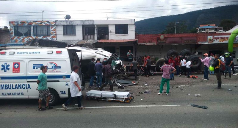 Grave accidente de Camión en la vía Soacha - Girardot sector Subia
