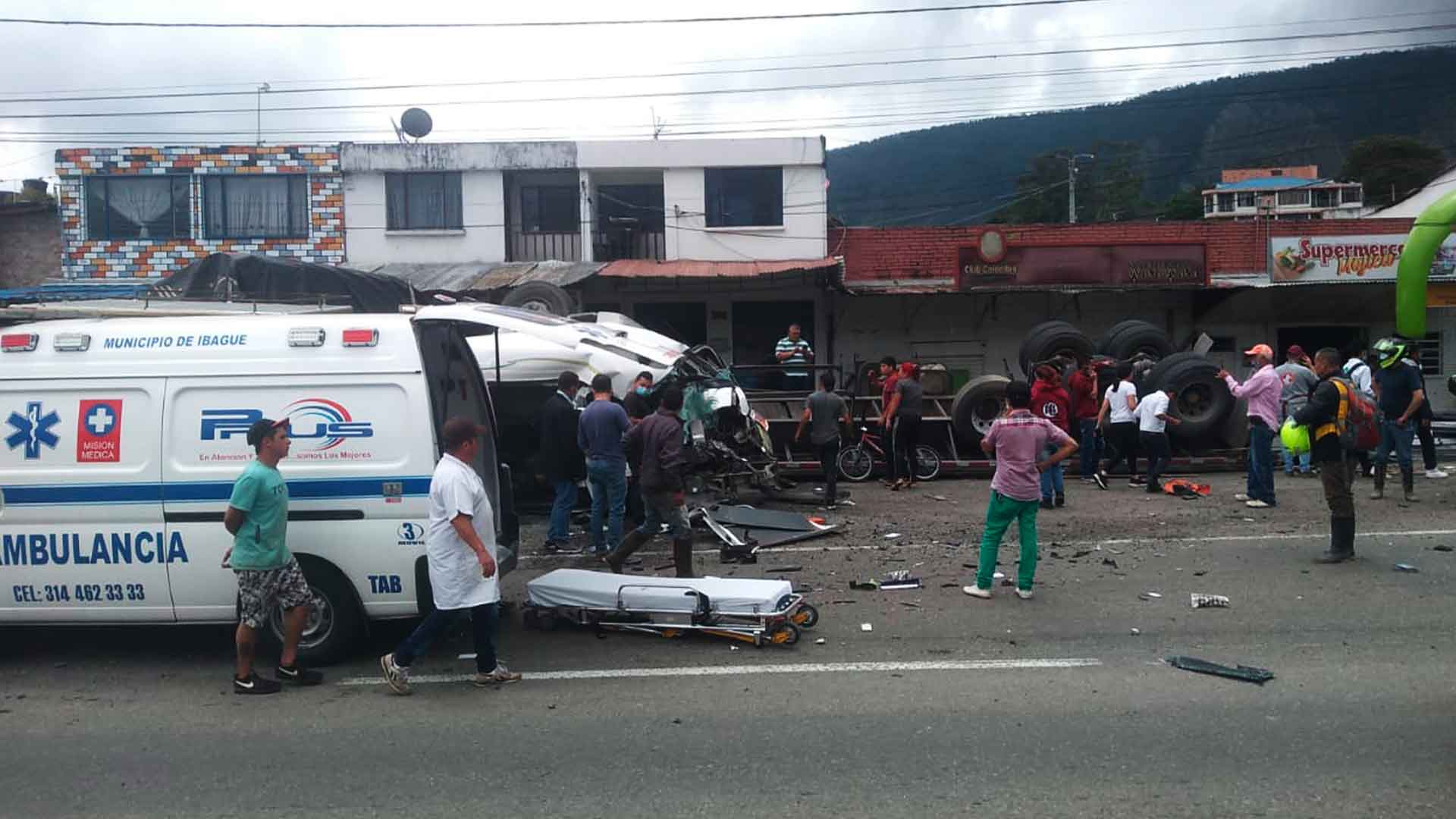 Grave accidente de Camión en la vía Soacha - Girardot sector Subia