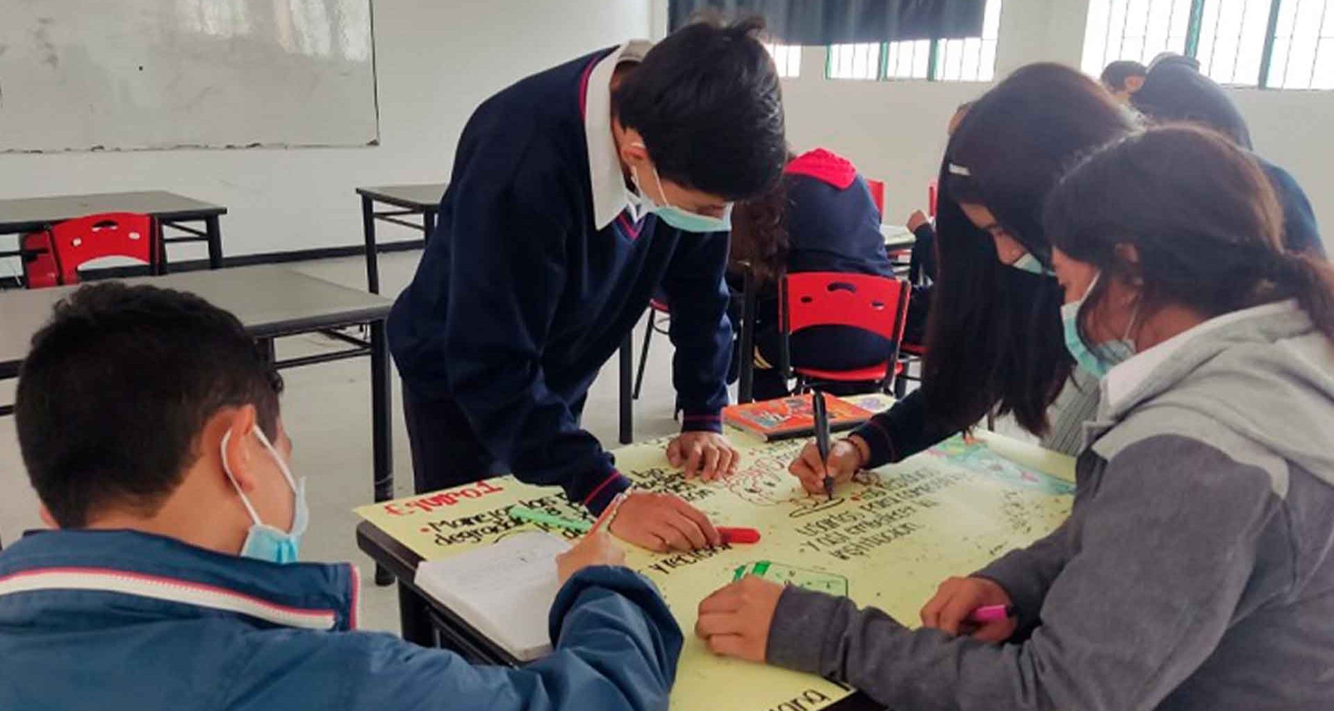 Jóvenes estudiantes participan en encuentro mundial de medio ambiente