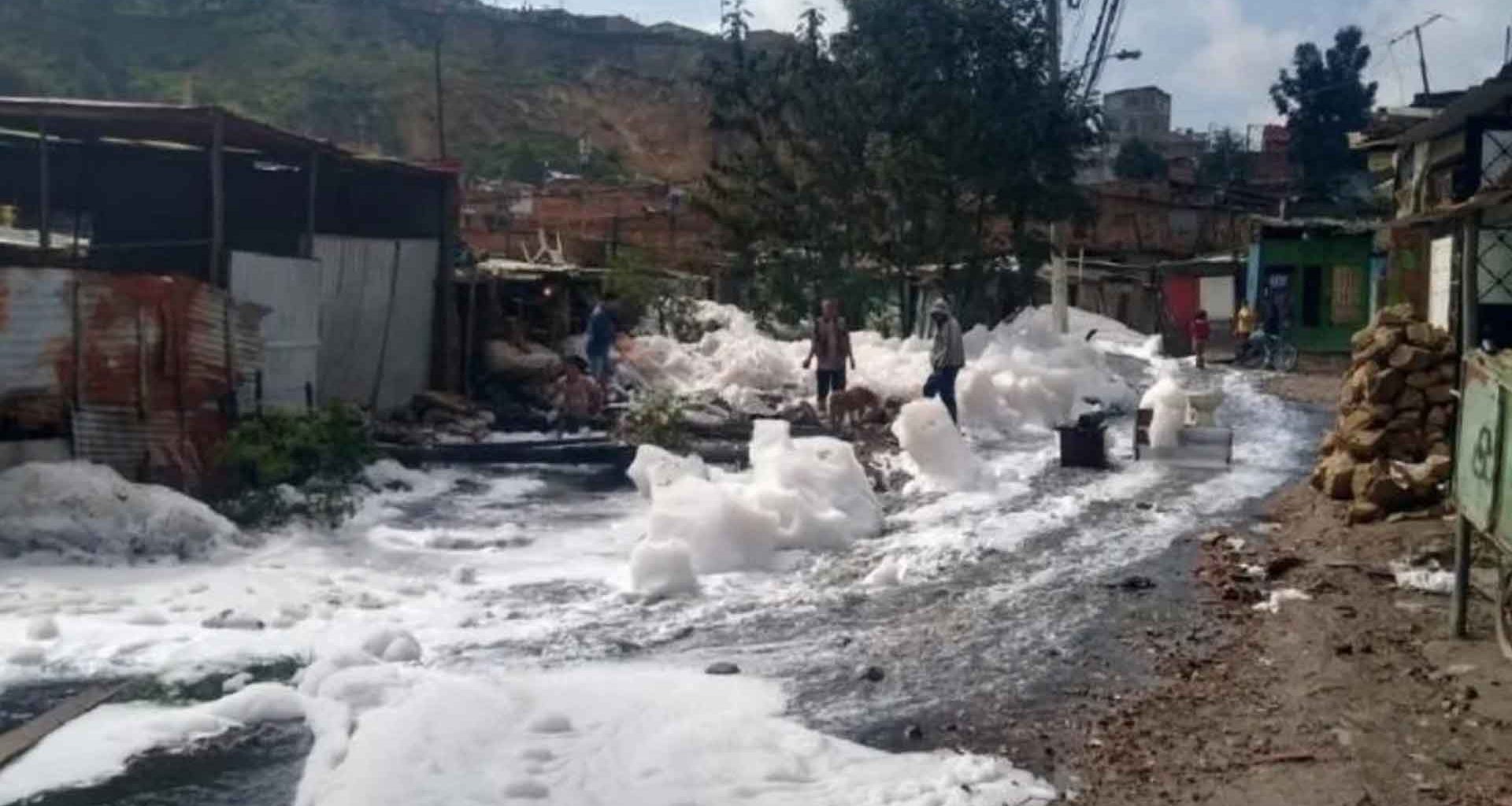 Alcaldía resolvió la emergencia por espuma contaminada en Soacha