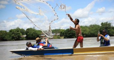 Gobierno entrega equipos a los pescadores del Magdalena