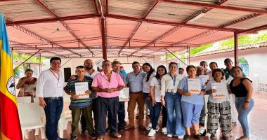 Secretaría de Hábitat entrega 14 nuevos títulos de propiedad