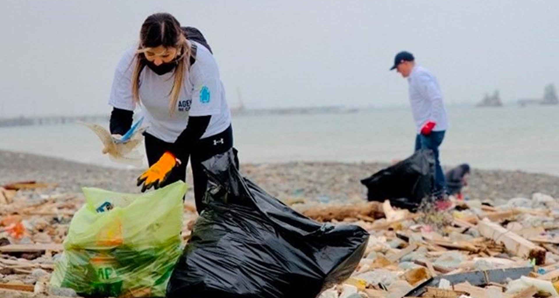 La empresa colombiana Apropet evita contaminación del mar con plásticos