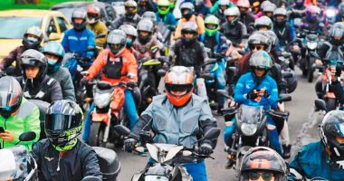 Motociclistas se concentran en el Ministerio de Transporte