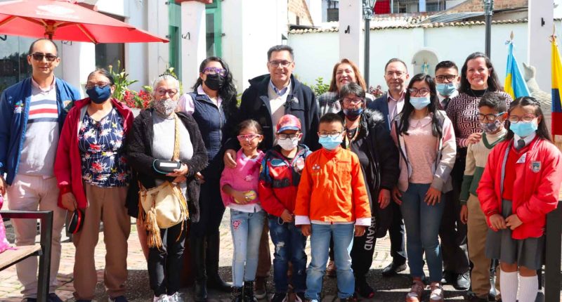 Programa "Quiero ver" llevó gafas a habitantes de Facatativá