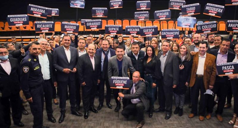 Nicolás García entregó vehículos para la atención de desastres