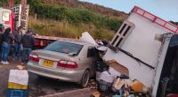 Accidente en la vía Ubaté - Zipaquirá: un furgón volcado y vehículos Dañados