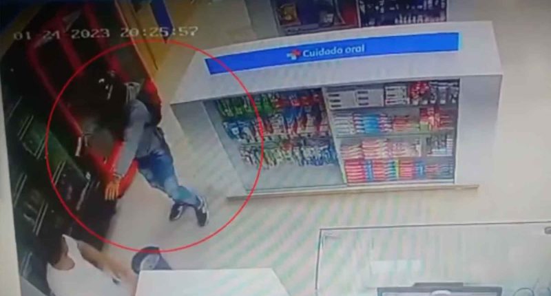 La Policía de Cota captura a ladrones armados que robaron una droguería