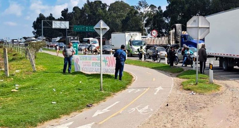 Habitantes de Facatativá protestan por incumplimiento en obra de la variante