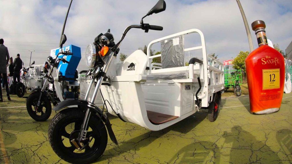 Mejorando la gestión de residuos sólidos en Cundinamarca: entrega de insumos y formación para recuperadores