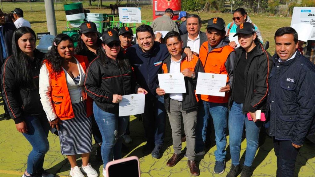 Mejorando la gestión de residuos sólidos en Cundinamarca: entrega de insumos y formación para recuperadores