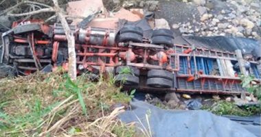 Accidente en la vía Sasaima - Villeta: Tractocamión se sale de la calzada