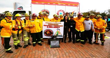 Entrega de dotación fortalece cuerpos de bomberos de Cundinamarca