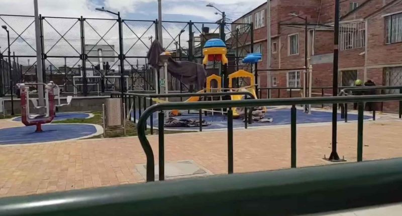 Alcalde de Soacha supervisa avance de obra en parque 'La Bombonera' en la Comuna Uno