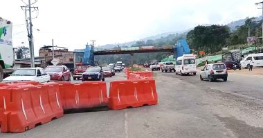 Bloqueos por protesta en la vía Bogotá - Girardot en Silvania