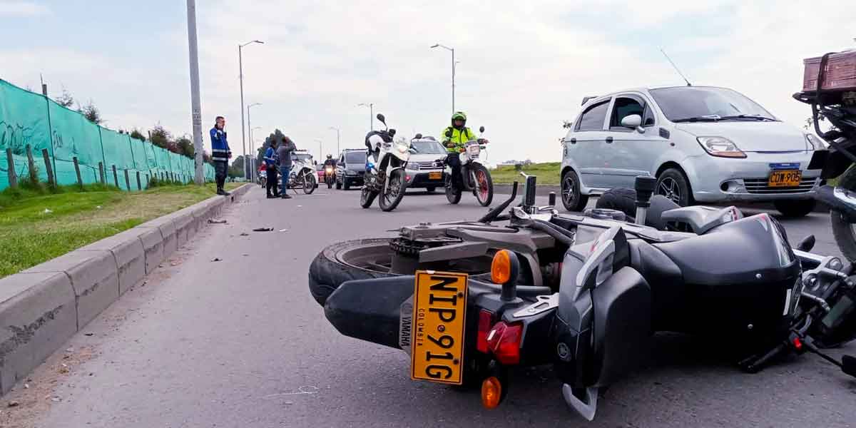 Trágico accidente en Avenida Terreros: motociclista pierde la vida tras chocar contra poste