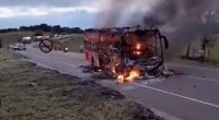 Impactante accidente en Cumaral - Paratebueno: entre motocicleta y bus causa congestión