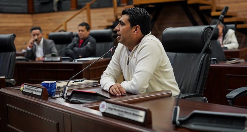 Julián Perico en el debate de candidatos a la Alcaldía de Soacha, presentó sus propuestas mostrando una visión para el futuro de la ciudad.
