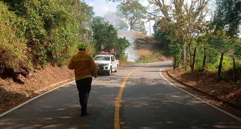 Combatiendo el Fuego en Viotá: Incidentes en Calichana y Primero de Mayo