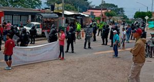 Protesta por cobro de estacionamiento y bloqueo de la vía La Mesa - Bogotá