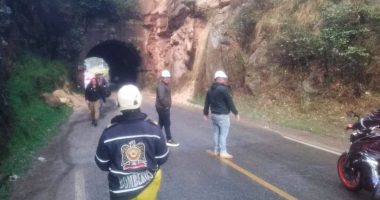 Túnel de Sibaté con paso restringido por tala de árbol en alto riesgo
