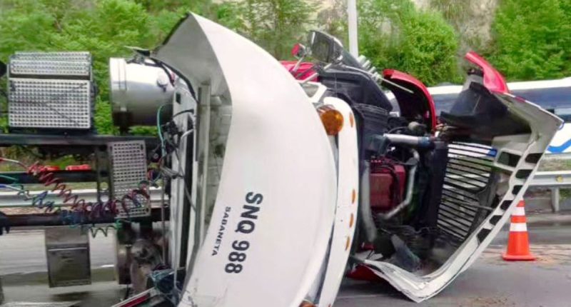 Accidente de tractocamión en la variante El Paso deja un conductor lesionado