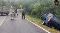 Accidente de tránsito y vehículo abandonado en la vía El Colegio - Viotá