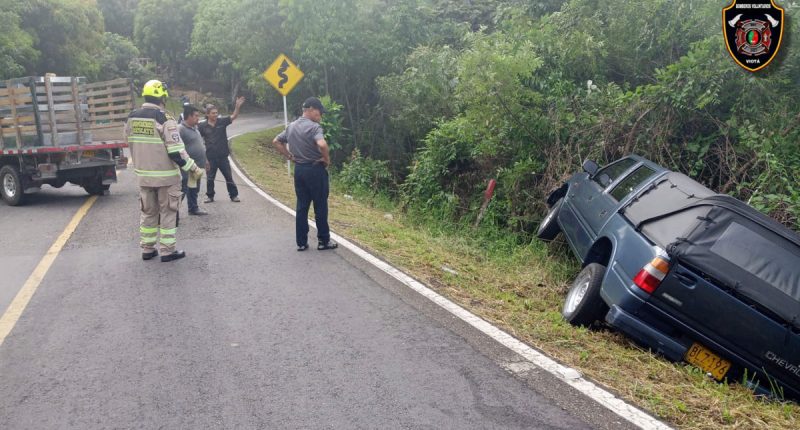 Accidente de tránsito y vehículo abandonado en la vía El Colegio - Viotá