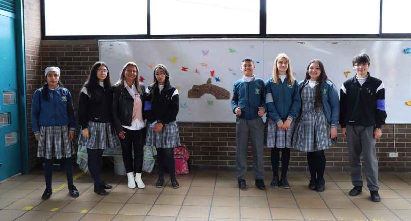 Estudiantes del Colegio Chiloé construyen 'Puentes de Paz' en Soacha: un ejemplo de convivencia escolar
