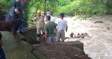 Tres personas atrapadas en el río Lindo en Viotá son puestas a salvo