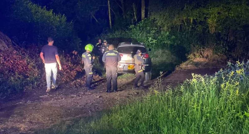 Millonario Robo en Banco de Mesitas del Colegio: Delincuentes Huyen y Abandonan Camioneta en Zona Boscosa
