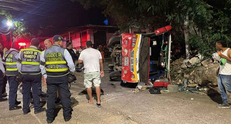 Accidente de buseta en Girardot deja dos personas heridas