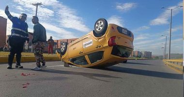 Accidente de taxi en la avenida Ciudad de Cali con avenida Terreros