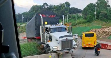 Accidente de tractomula en la vía Bogotá-Girardot