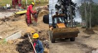Avance de obras de saneamiento y pavimentación en beneficia a más de 400 familias