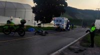 Accidente entre motocicleta y furgón deja un fallecido en la vía Sibaté–Fusagasugá