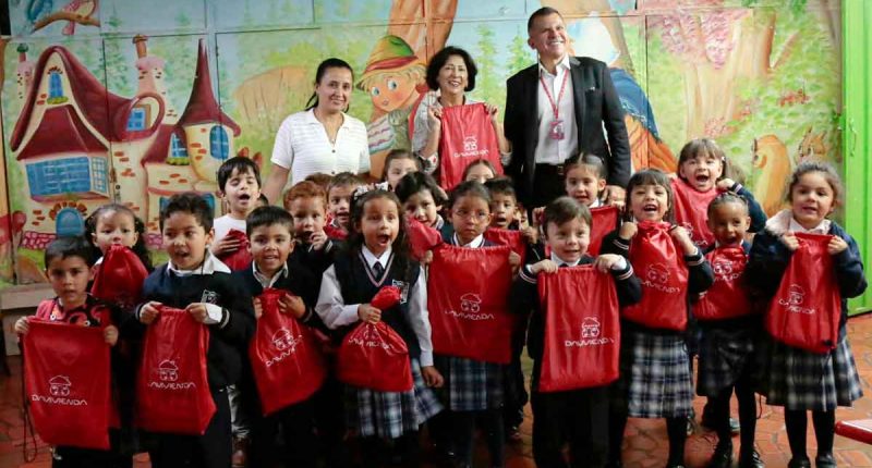 Más de 400 kits escolares fueron entregados a niños y niñas de Chía