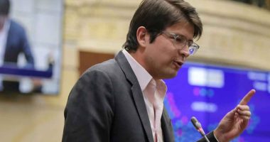 Senador Miguel Uribe Turbay celebra el archivo de la reforma laboral de Petro