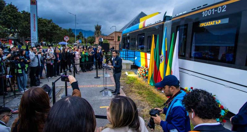 Gobernador Jorge Rey realiza primer viaje simbólico en el Regiotram de Occidente