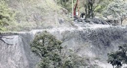 Vivienda colapsa en Quetame y cae al río Contador tras fuerte creciente