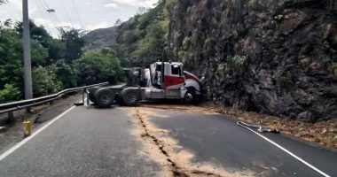 Cierre en la vía Bogotá–Melgar por volcamiento de vehículo de carga con GLP
