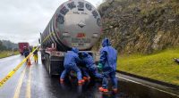 Bomberos de Soacha controlaron fuga de ácido sulfúrico tras accidente en el peaje Ramal