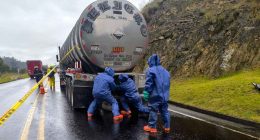 Bomberos de Soacha controlaron fuga de ácido sulfúrico tras accidente en el peaje Ramal