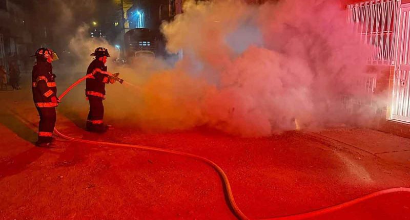 Bomberos Oficiales de Soacha controlaron incendio vehicular en el barrio La María