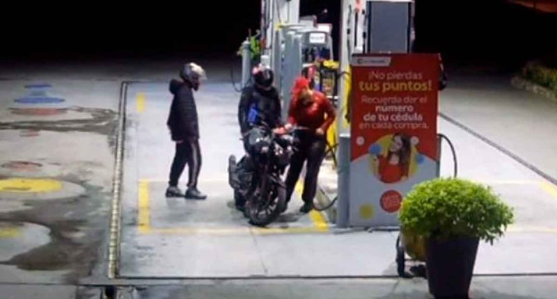 Capturados en flagrancia dos hombres que asaltaron una estación de servicio en Apulo