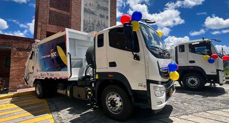 Vehículo compactador mejora la gestión de residuos en Útica, Cundinamarca