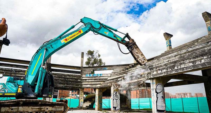 Alcaldía de Soacha avanza en la renovación urbana con la demolición del antiguo coliseo de Las Vegas