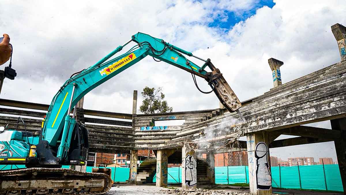Alcaldía de Soacha avanza en la renovación urbana con la demolición del antiguo coliseo de Las Vegas